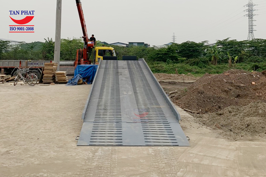 Bàn giao cầu container 10 tấn tại Hải Dương