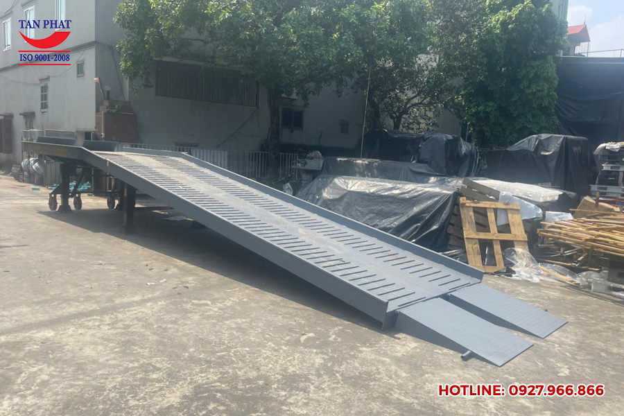 Cầu container 8 tấn (12m x 2.4m) trong thực tế