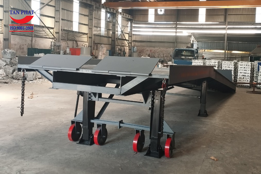 Xuất bán cầu lên container 8 tấn giá rẻ tại Quảng Ninh