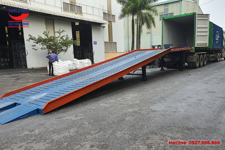 Cầu container nội địa