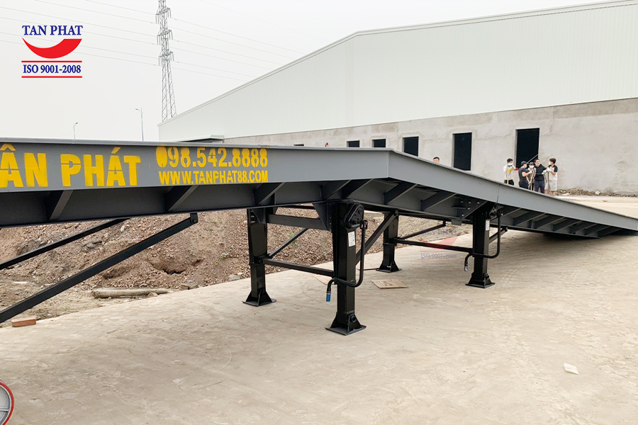 Cầu dẫn lên container 10 tấn lắp tại Hải Dương