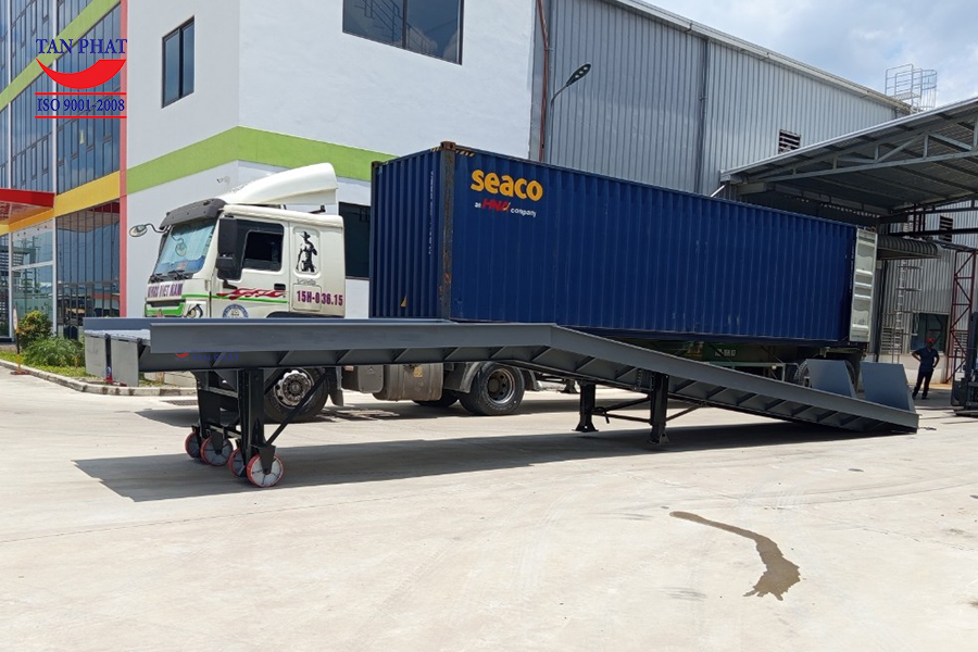 Cầu dẫn lên container 10 tấn tại Lạng Sơn