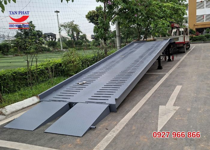 Cầu lên container 10 tấn giao tại Vĩnh Thanh, Hà Nội