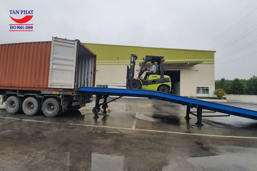 Cầu dẫn lên container