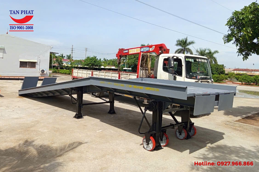 Cầu dẫn lên container do CTCP Công nghệ Tự động Tân Phát cung cấp.