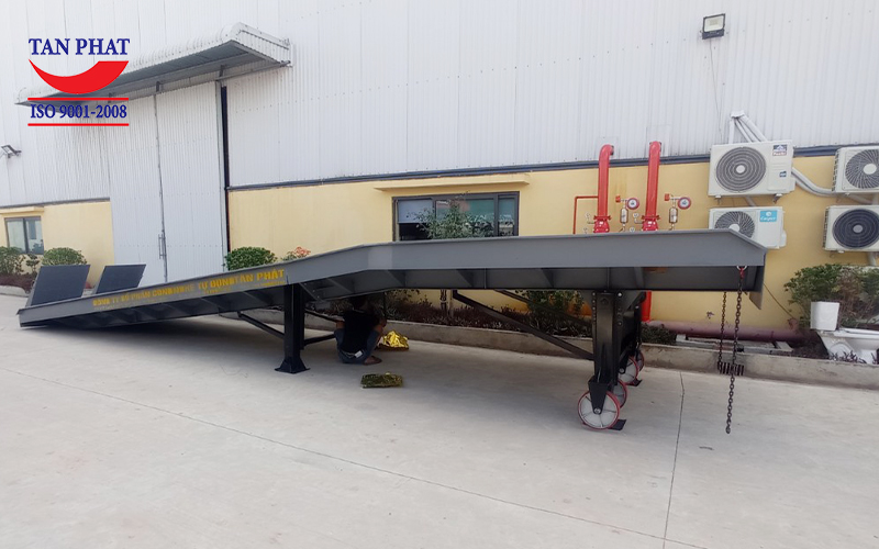 Bán cầu dẫn lên container 8 tấn tại Nam Định