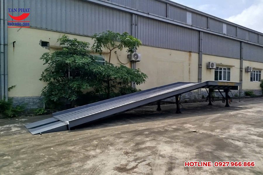 Cầu dẫn lên container