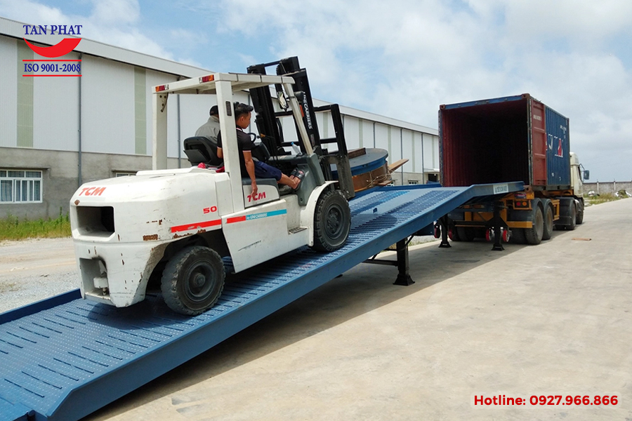 Cầu dẫn lên container