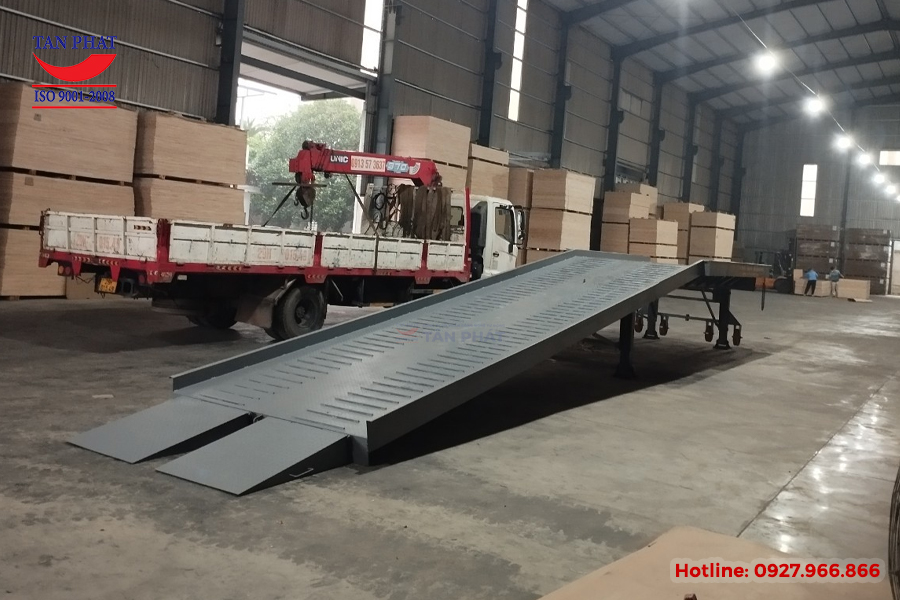 Cầu dẫn lên container