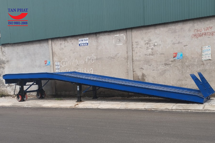 Cầu dẫn lên container