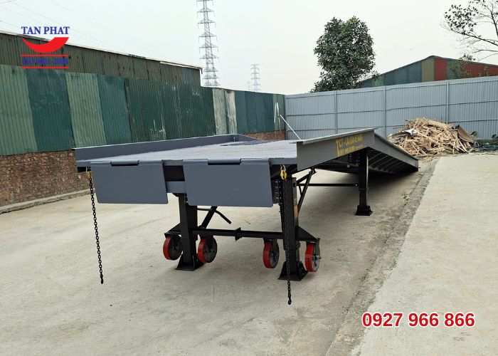 Cầu dẫn xe nâng 10 tấn 11m giao tại Hoài Đức, Hà Nội