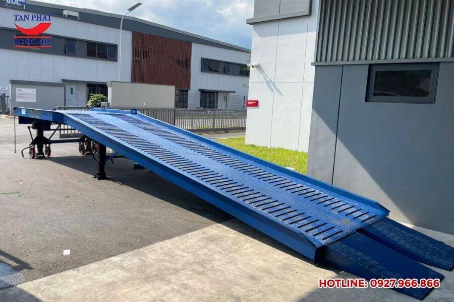 Cầu dẫn xe nâng 10 tấn giao tại KCN Đông Mai, Quảng Ninh