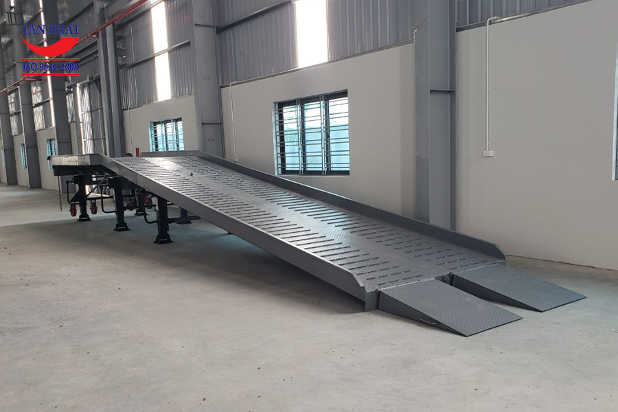 Cầu dẫn xe nâng 12 tấn kích thước (13m x 2.4m) lắp đặt tại Bắc Giang