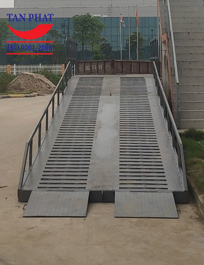 Cầu dẫn xe nâng 12 tấn