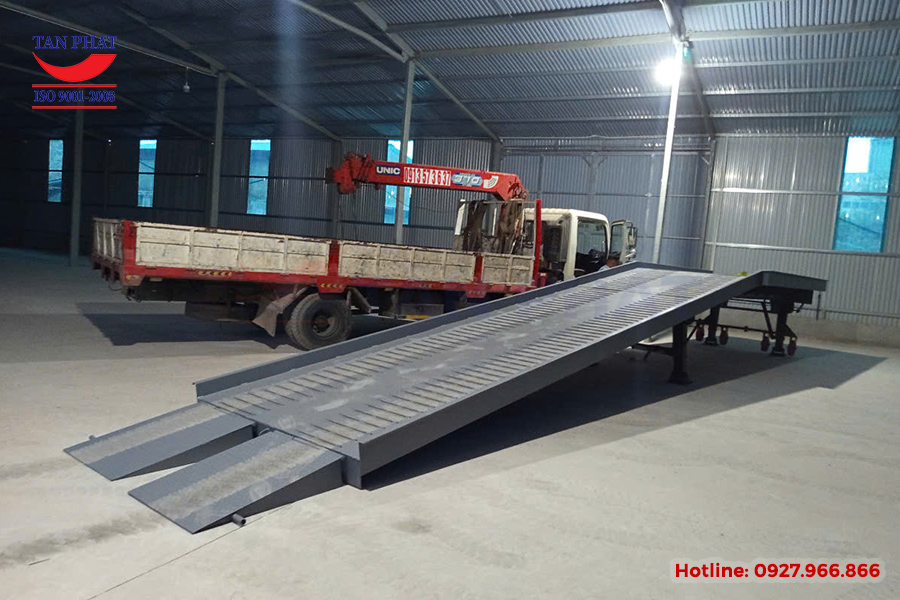 Cầu dẫn xe nâng 12 tấn tại Hà Nội