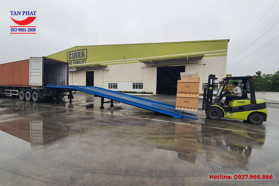 Cầu dẫn xe nâng sản xuất trong nước