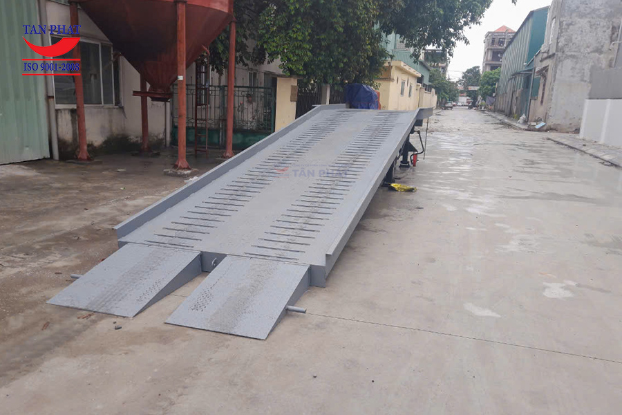 Cầu dẫn xe nâng 6 tấn tại Phú Thọ