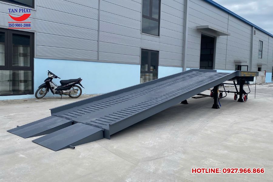 Cầu dẫn xe nâng lên container 10 tấn dài 11m Hà Nội