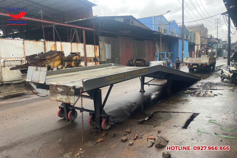 Cầu dẫn xe nâng thanh lý