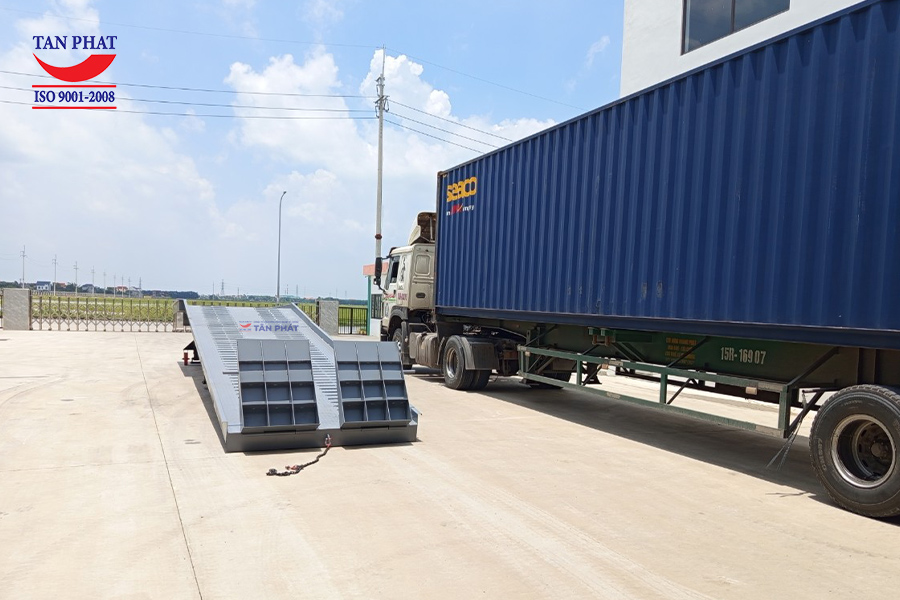 Cầu lên container 10 tấn tại Lạng Sơn