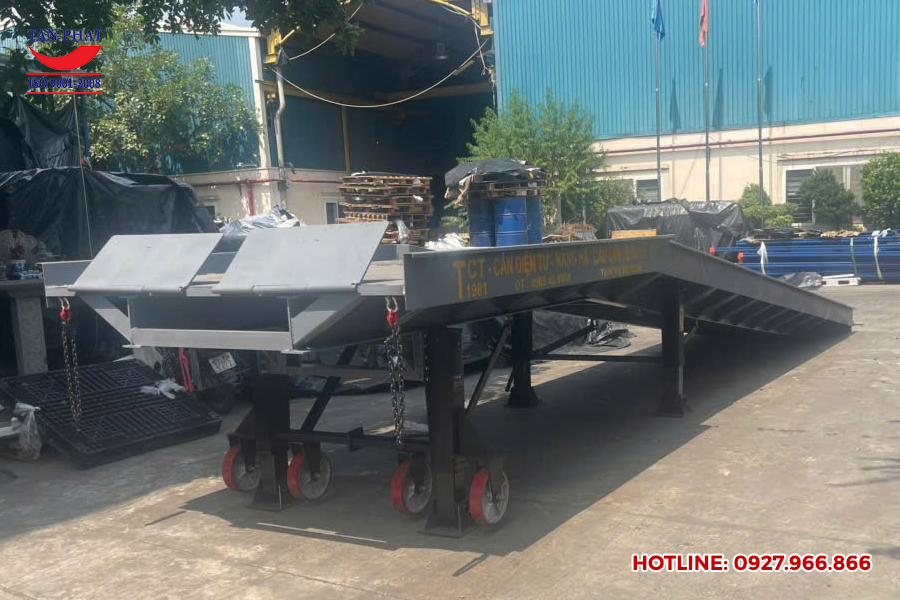 Cầu lên container 6 tấn tần suất sử dụng cao, hoạt động lâu bền.