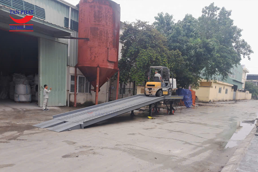 Bàn giao cầu lên container 6 tấn tại Phú Thọ