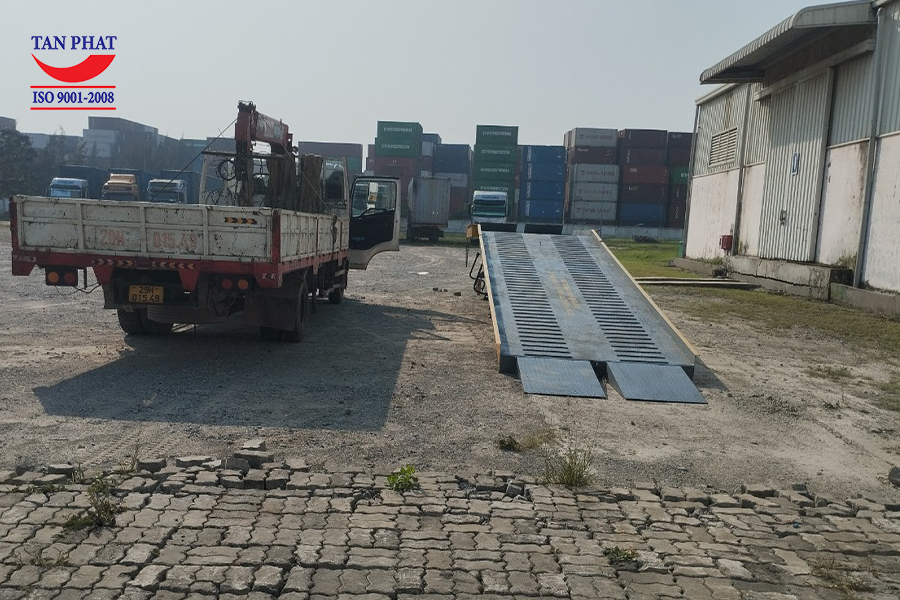 Cầu lên container 6 tấn