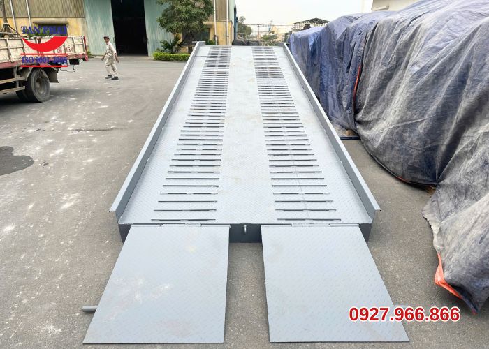 Cầu lên container 8 tấn dài 11m tại Thái Bình - Thiết kế chống trượt đảm bảo an toàn khi vận hành