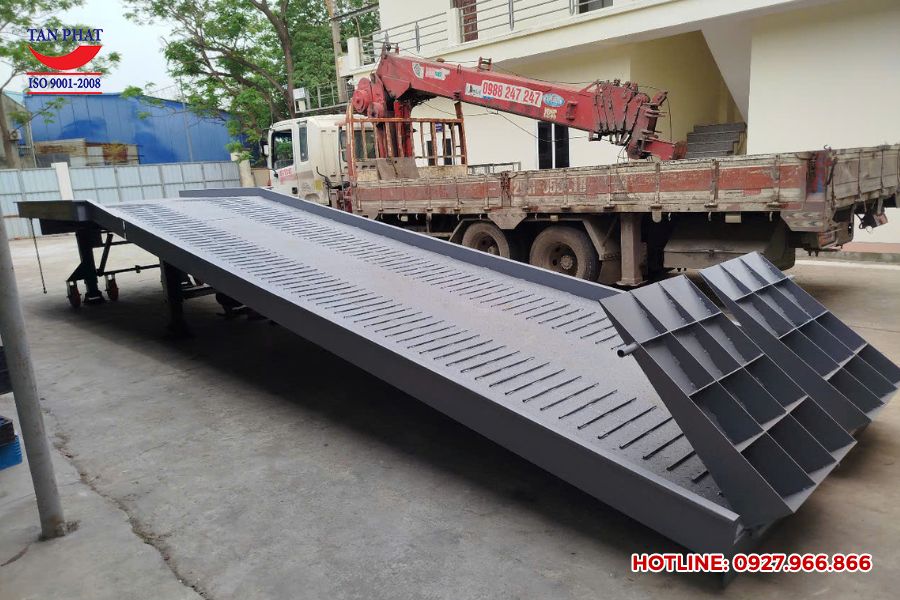 Cầu lên container 8 tấn dài 11m