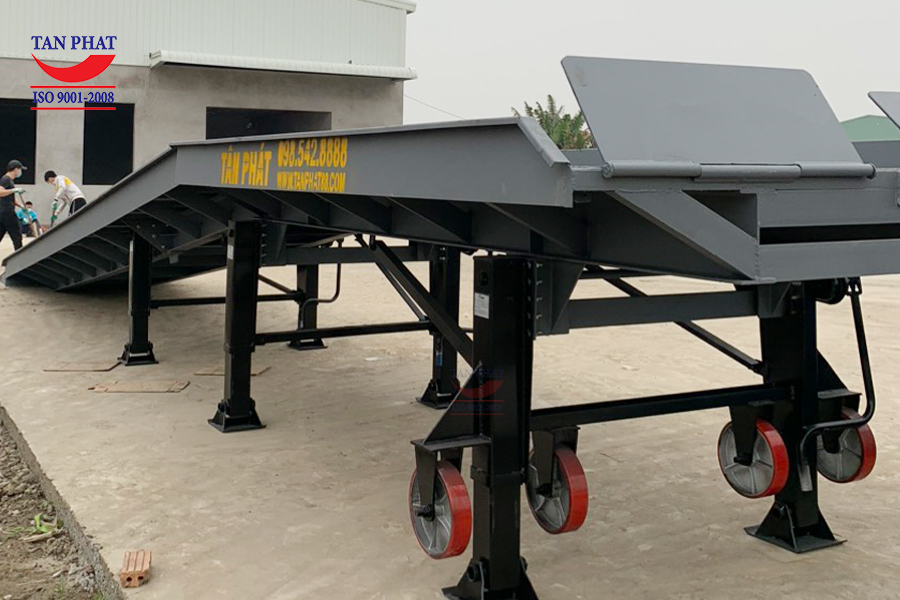 Lắp đặt cầu nâng container tại Hải Phòng