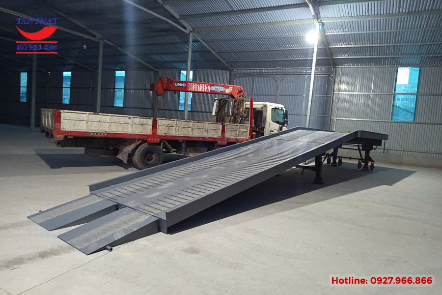 Bàn giao cầu xe nâng 12 tấn tại Long Biên, Hà Nội