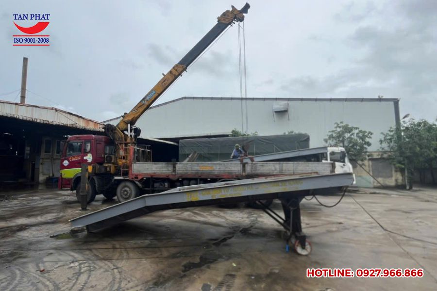 Tháo dỡ cầu xe nâng cũ