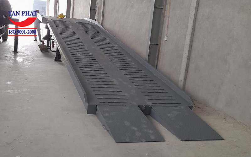 Cầu dẫn lên container 10 tấn (11m x 2.4m)