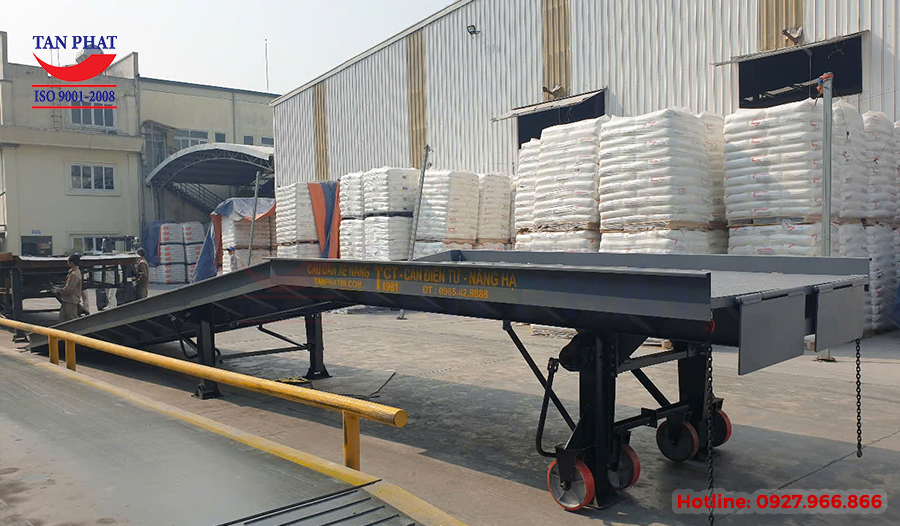 Cầu xe nâng lên container 10 tấn tại Hà Nam