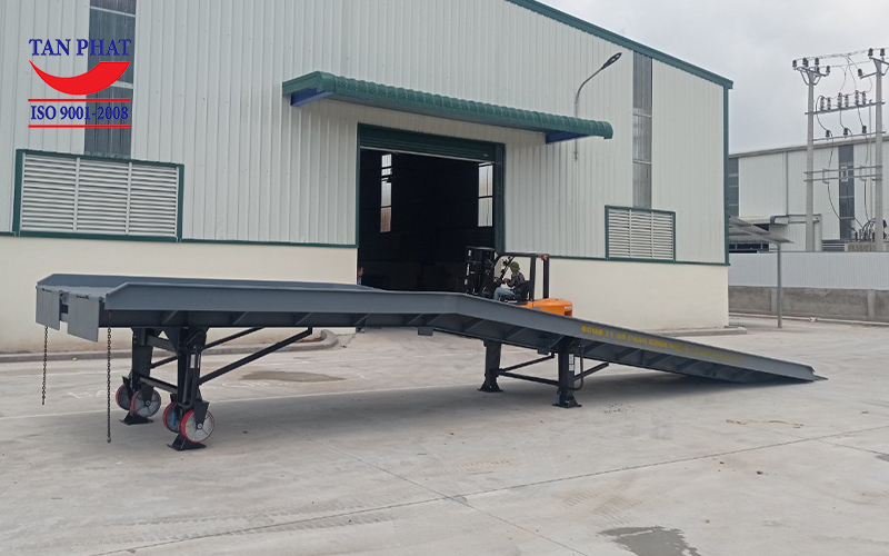 Cầu xe nâng 8 tấn được Tân Phát bàn giao cho doanh nghiệp ở tỉnh Hòa Bình