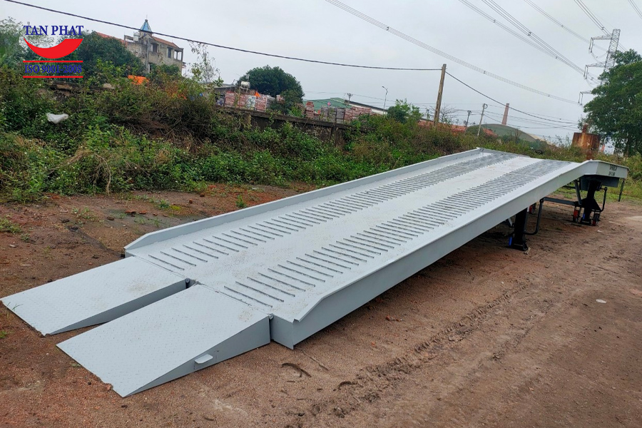 Cầu xe nâng dài 13m chống trượt bằng thép phi gân xoắn 10mm