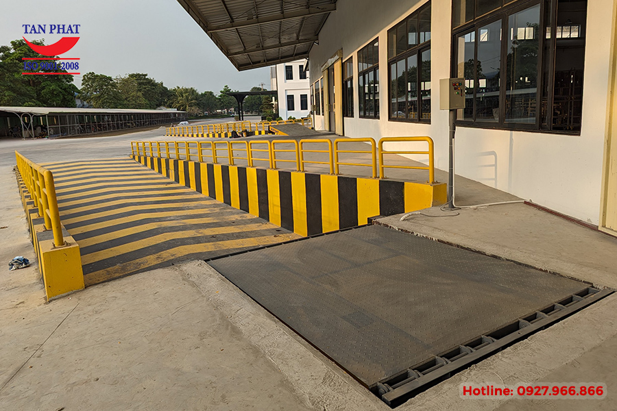 Dock Leveler 10 tấn lắp đặt tại Chương Mỹ, Hà Nội