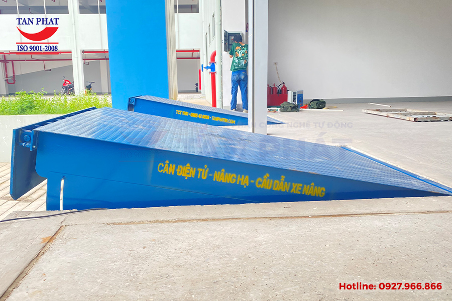 Sàn nâng thủy lực - Dock Leveler 10 tấn