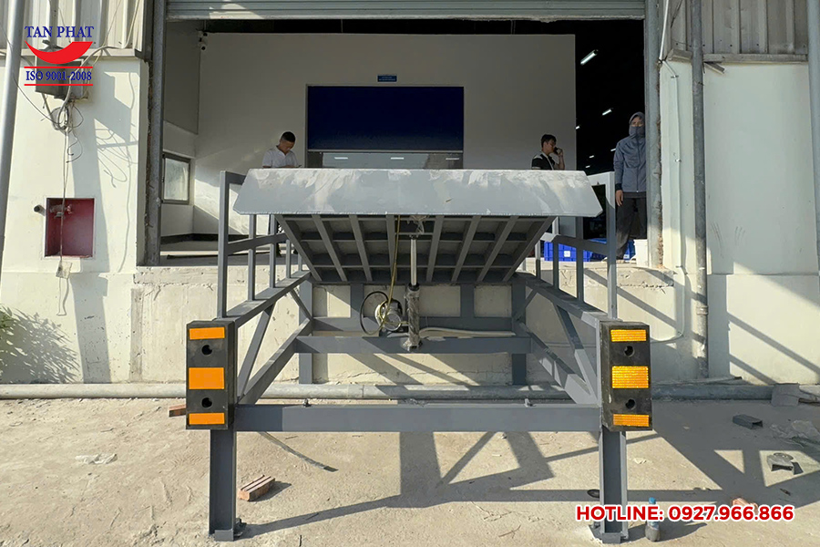 Dock Leveler 3 tấn lắp đặt tại Trung Kênh, Bắc Ninh