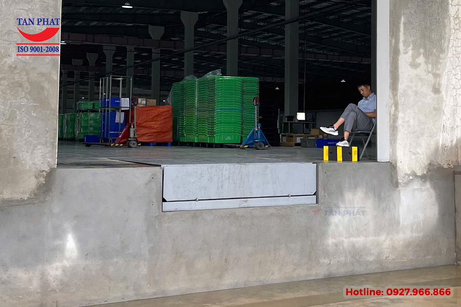 Dock Leveler 6 tấn lắp tại Hà Nam