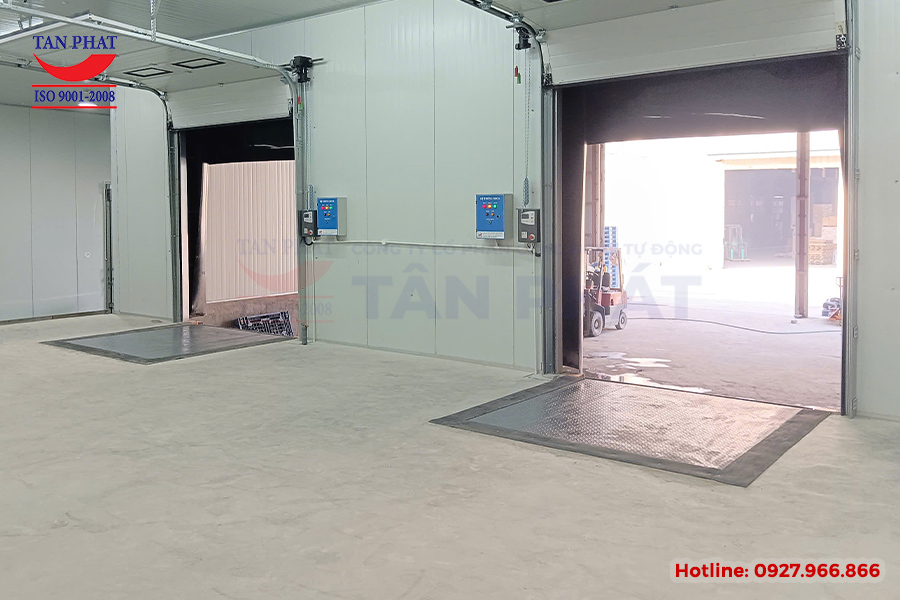 Bàn giao "bộ đôi" Dock Leveler 6 tấn tại Nghệ An