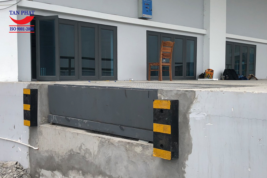 Dock Leveler 6 Tấn - 2mx2mx0.5m