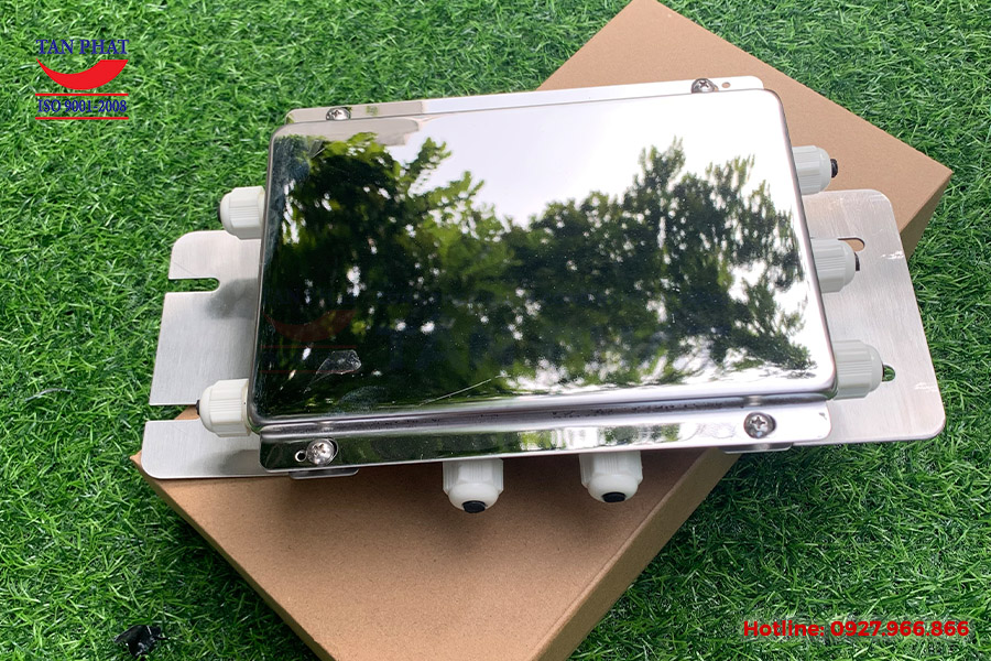 Hộp nối tín hiệu 8 cổng analog - Hộp nối JXHG05-8S có 8 cổng vào và 1 cổng ra, cho phép kết nối với 8 loadcell và 1 đầu cân hiển thị.