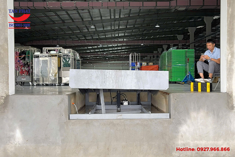 Hydraulic Dock Leveler 6 tấn lắp đặt tại Hà Nam