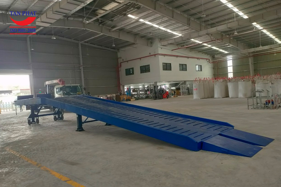 Lắp đặt cầu container 10 tấn tại Quảng Ninh