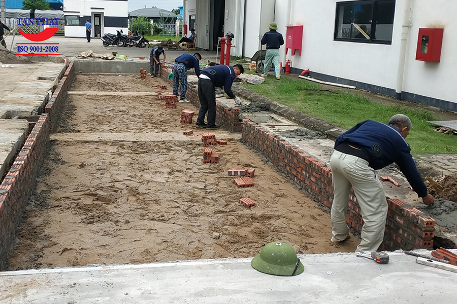 Móng trạm cân 60 tấn dài 18m đang trong quá trình thi công.