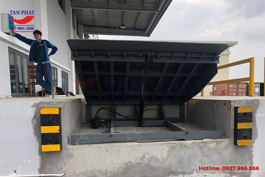 Sàn nâng hạ thủy lực 13 tấn