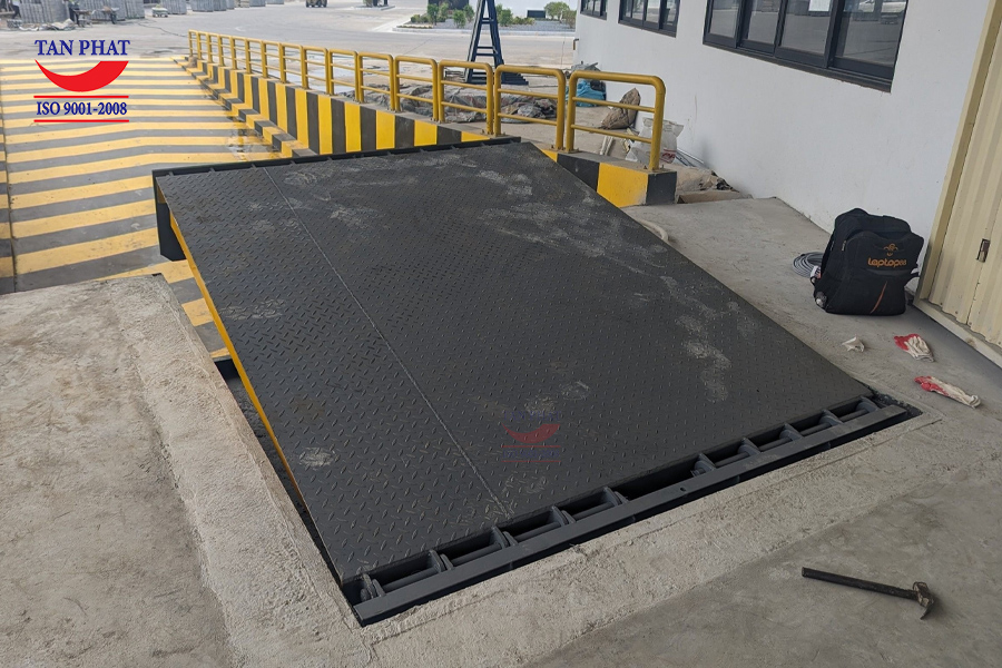 Sàn nâng hạ thủy lực xylanh kép - Thiết kế cấu trúc bền bỉ, vững chắc, hoạt động lâu dài