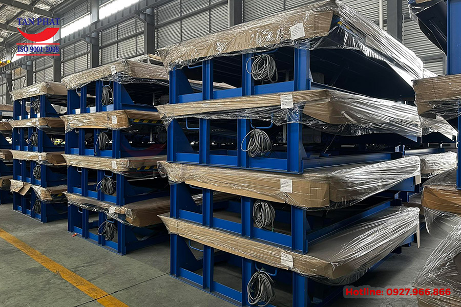 Sàn nâng hạ thủy lực có sẵn tại kho Tan Phat Autotech.,jsc với đủ tải trọng, kích thước.