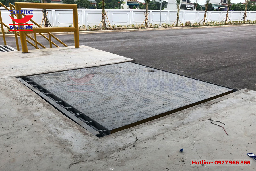 Sàn nâng thủy lực 13 tấn